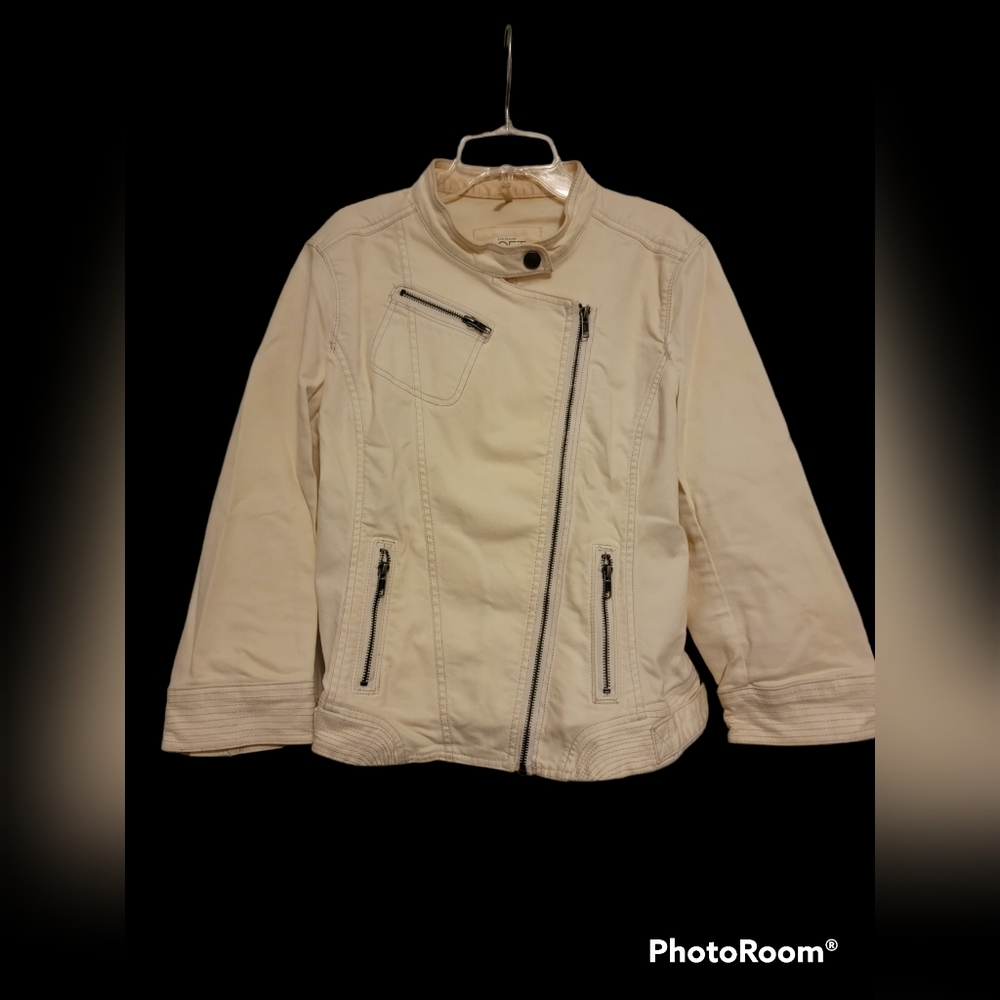 Cream Colored Diagonal Zipper Jacket